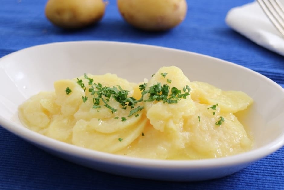 Kartoffelsalat mit Essig und Öl Rezept Bild