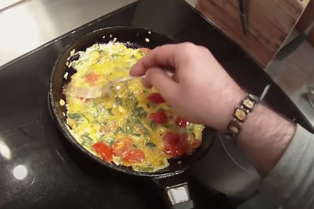Omelette Tomaten zubereiten