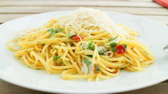 spaghetti-aglio olio sommerlich rezept