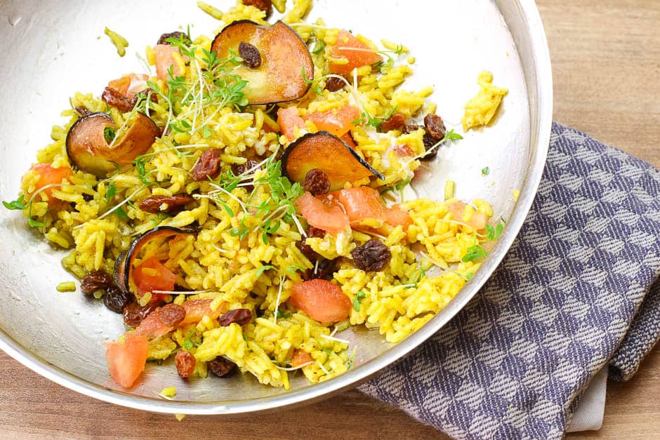 Curryreis mit Gemüse, so ein farbenfrohen veganes Gericht macht einfach Spass und schmeckt!