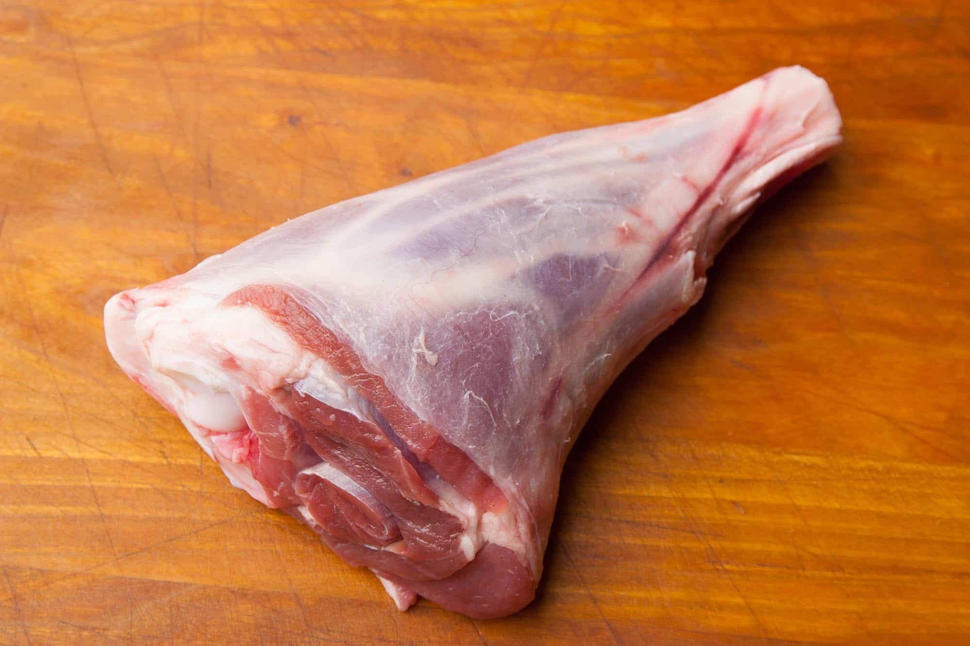Lammhaxe Beispielbild Fleisch für Lammgulasch einkaufen