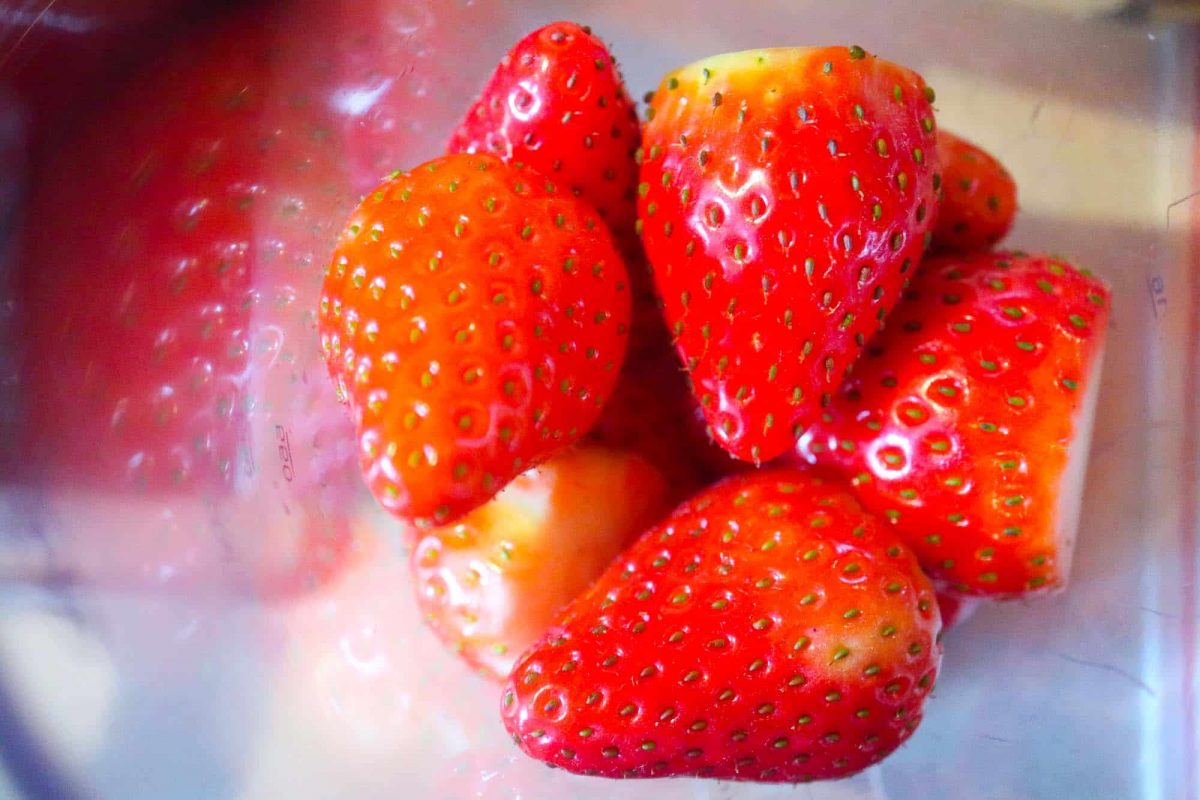 Erdbeeren im Mixbecher