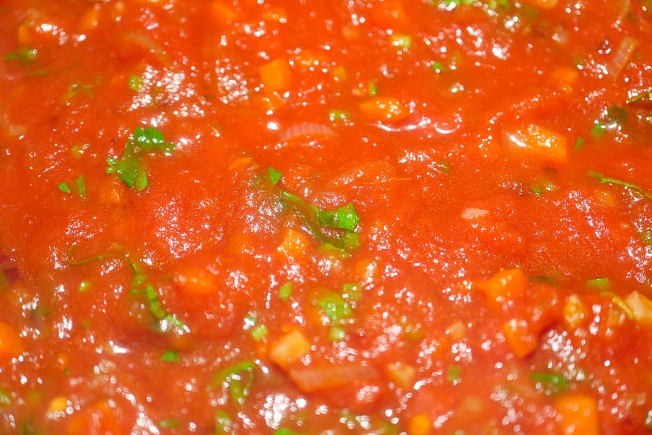 Tomatensoße für Spaghetti all'Amatriciana nahaufnahme