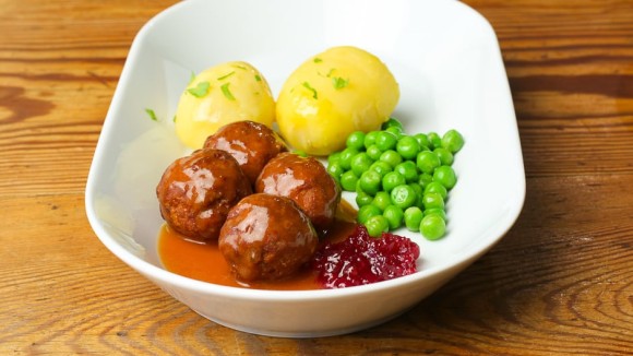 Köttbullar angerichtet Rezept Bild