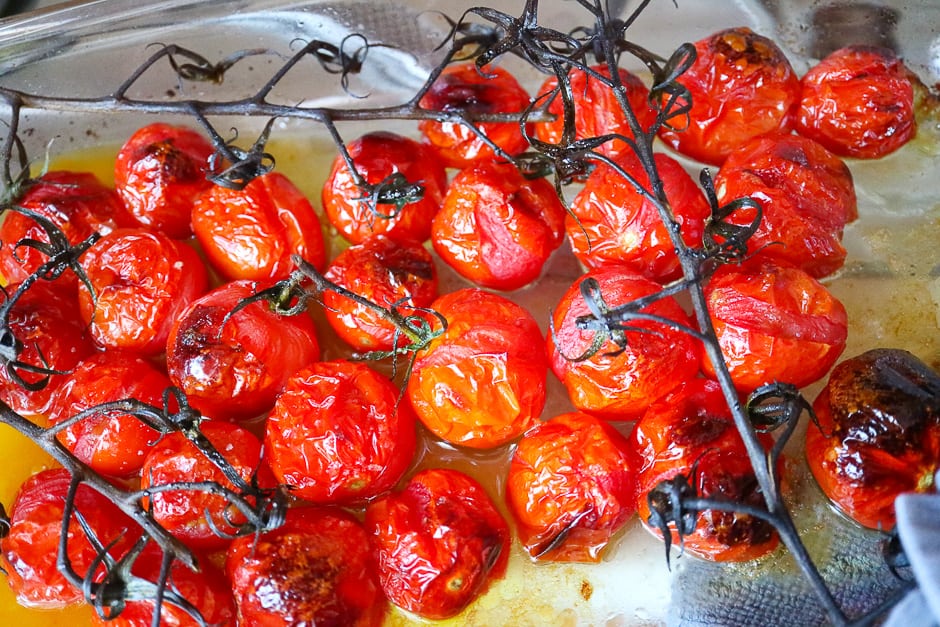 Karamellisierte, geschmorte Tomaten nahaufnahme