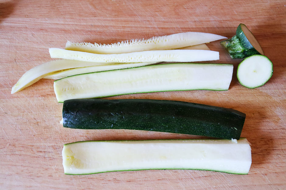 Zucchini vorbereiten.