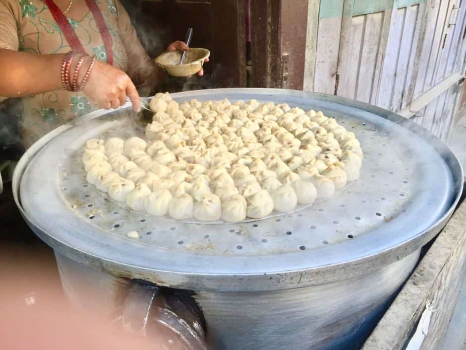 Momo Zubereitung, Teigtaschen in Nepal