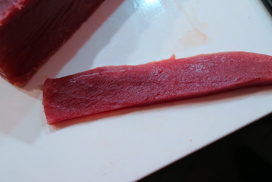 Thunfisch in längliche Streifen
