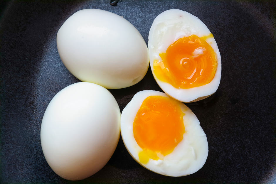 Geschälte und weich gekochte Eier