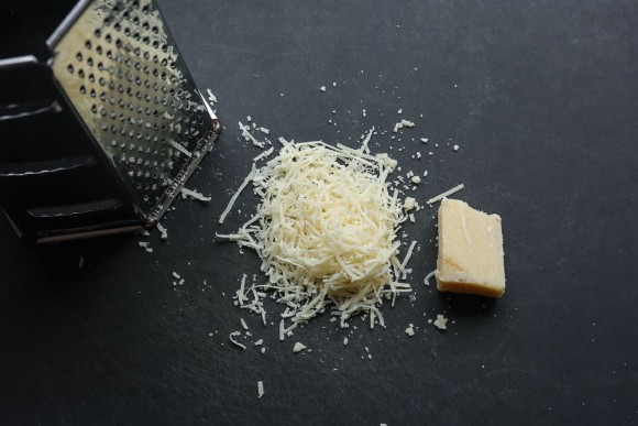 Parmesan fein gerieben