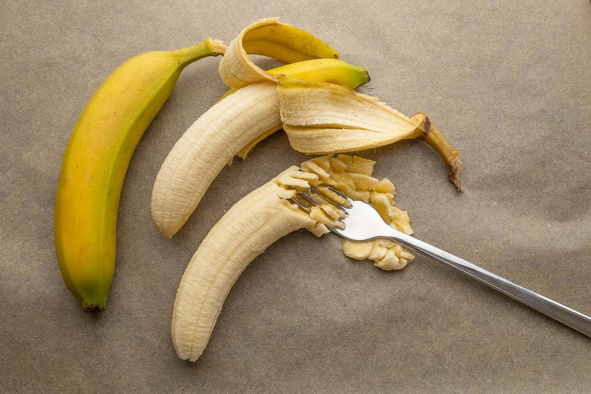 Bananen schälen