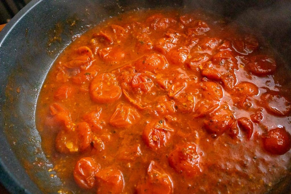 Tomatensauce zu Ende kochen