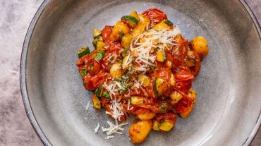 Gnocchi mit Tomatensauce auf dem Teller