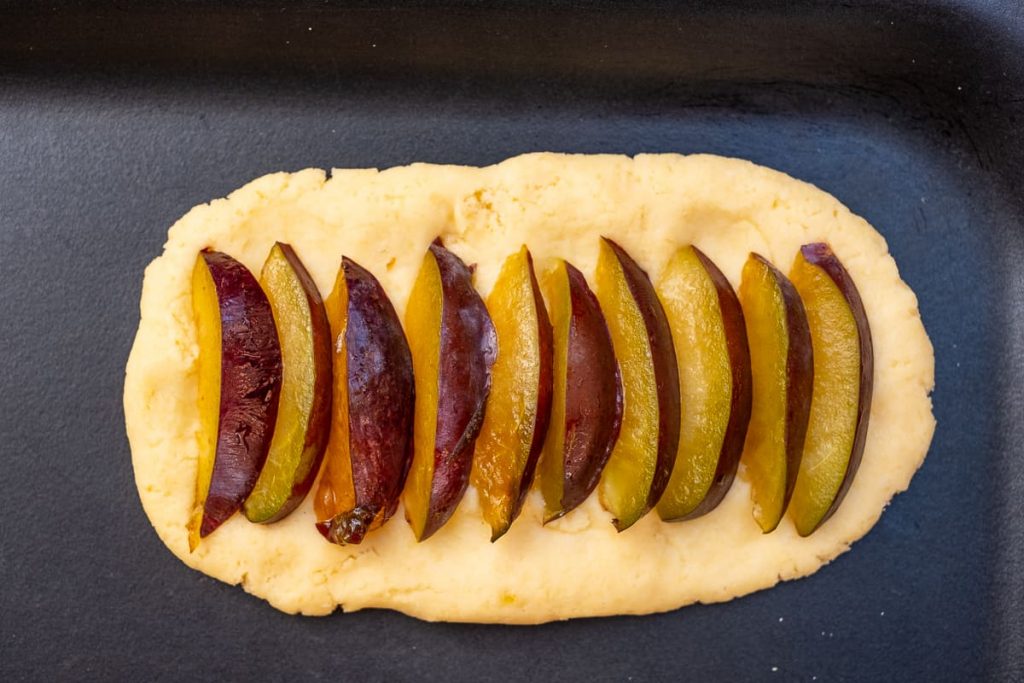 Zwetschgendatschi mit frischen Zwetschen