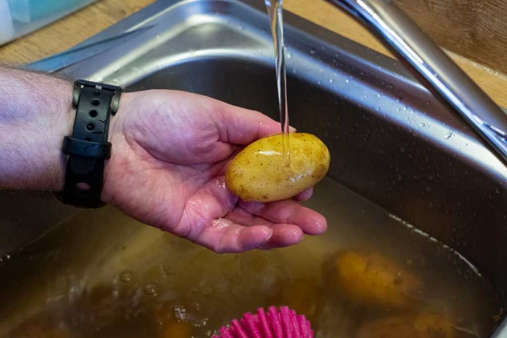 Kartoffel waschen