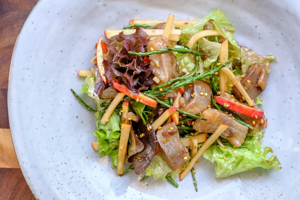 Matjes Salat mit Queller und Apfel