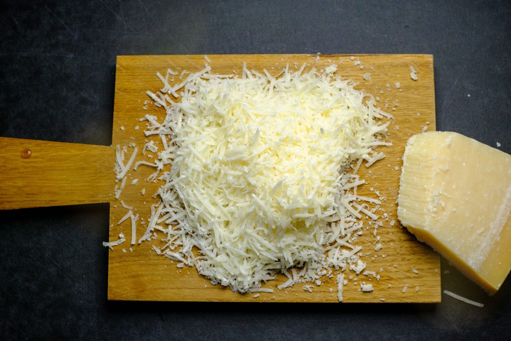 Parmesan reiben