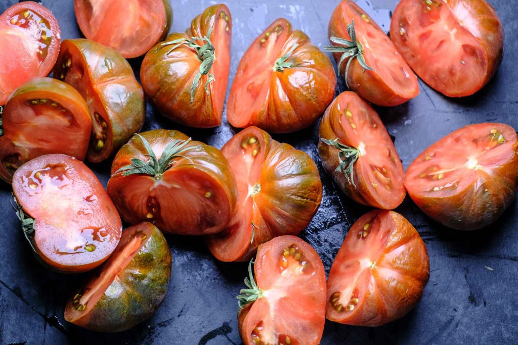 Tomaten halbieren