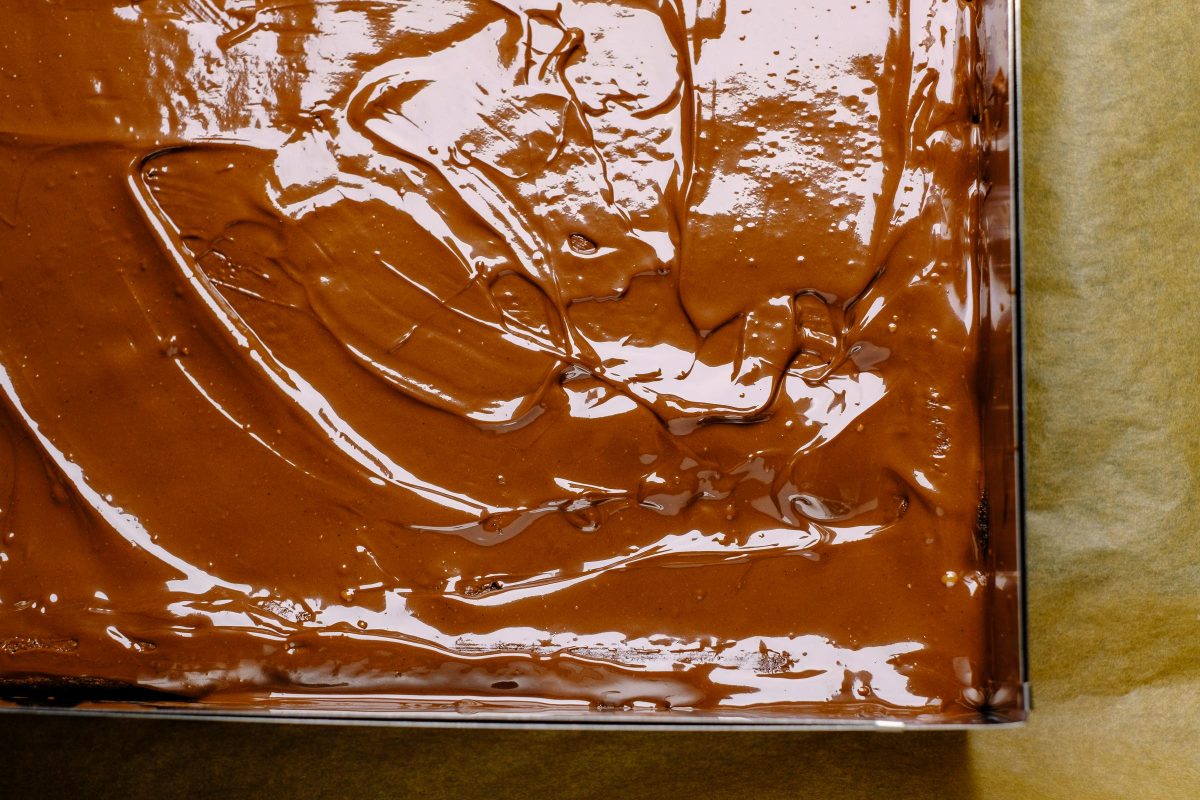 Brownie mit Schokoladenglasur fertig gestellt