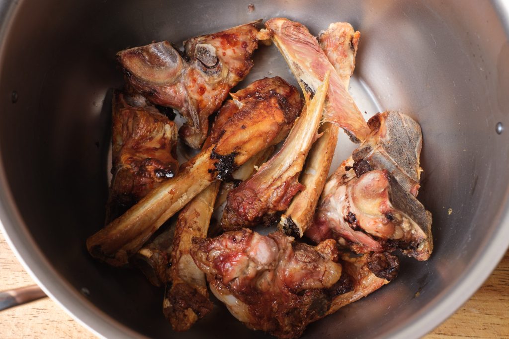 Geröstete Schweineknochen