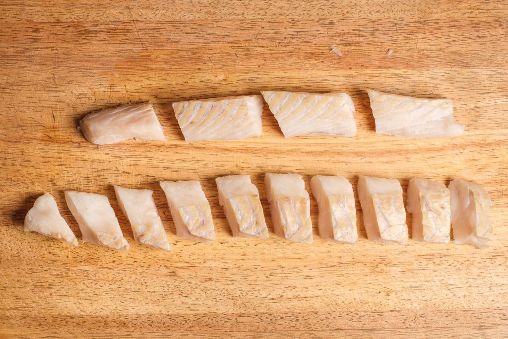 Seelachs für Fischstäbchen portioniert