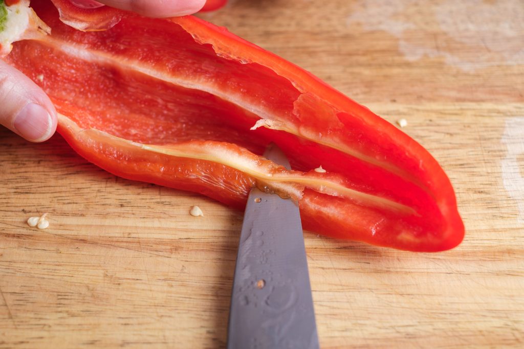 Paprika halbiert putzen