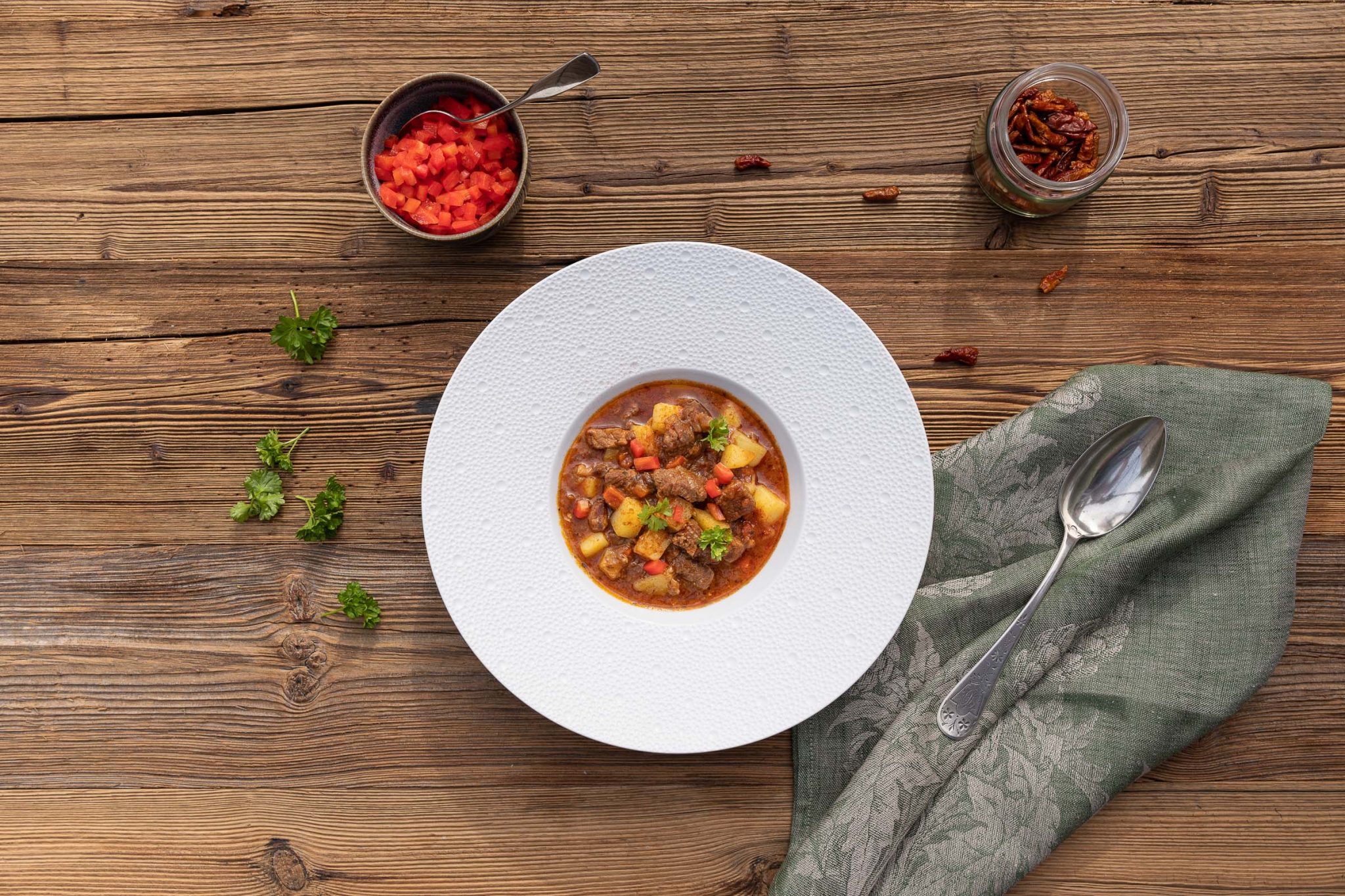 gulaschsuppe-rezept-bild-teller-ohne-2048x1365.jpg