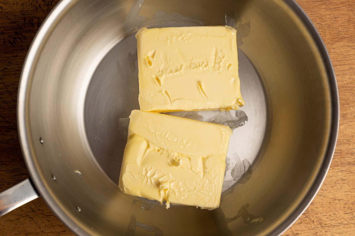 Butter für Ghee – Butterschmalz im Topf