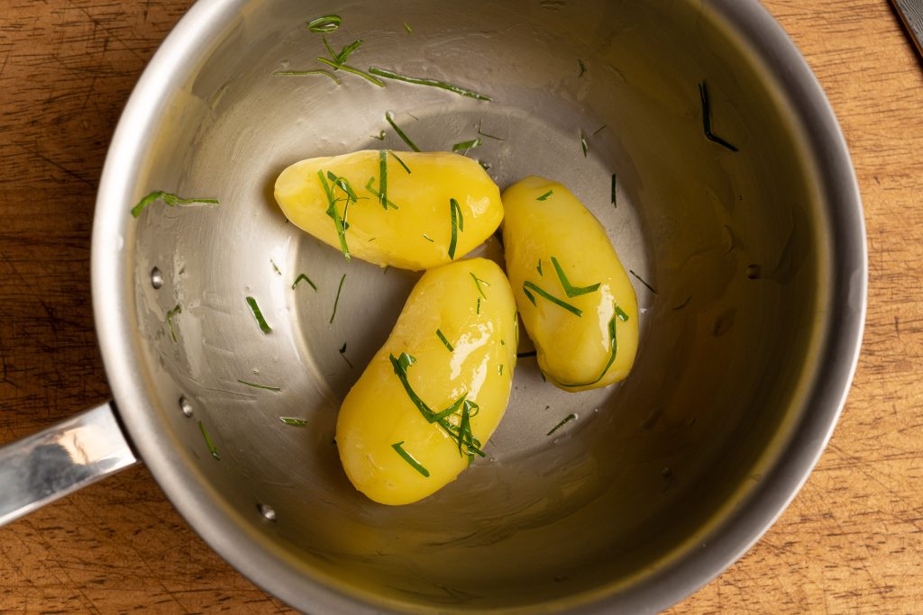 Kartoffeln mit Butter und Petersilie