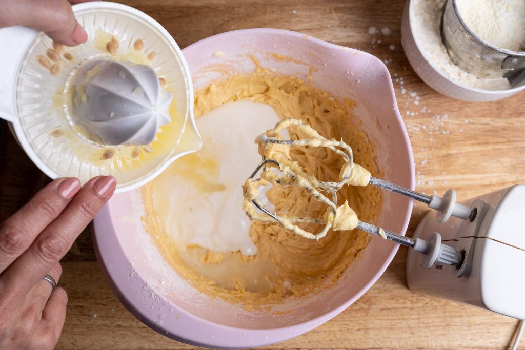 Kuchenteig Zitronensaft zugeben