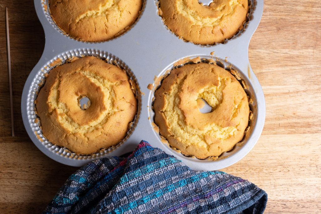 Zitronenkuchen vor dem Stürzen