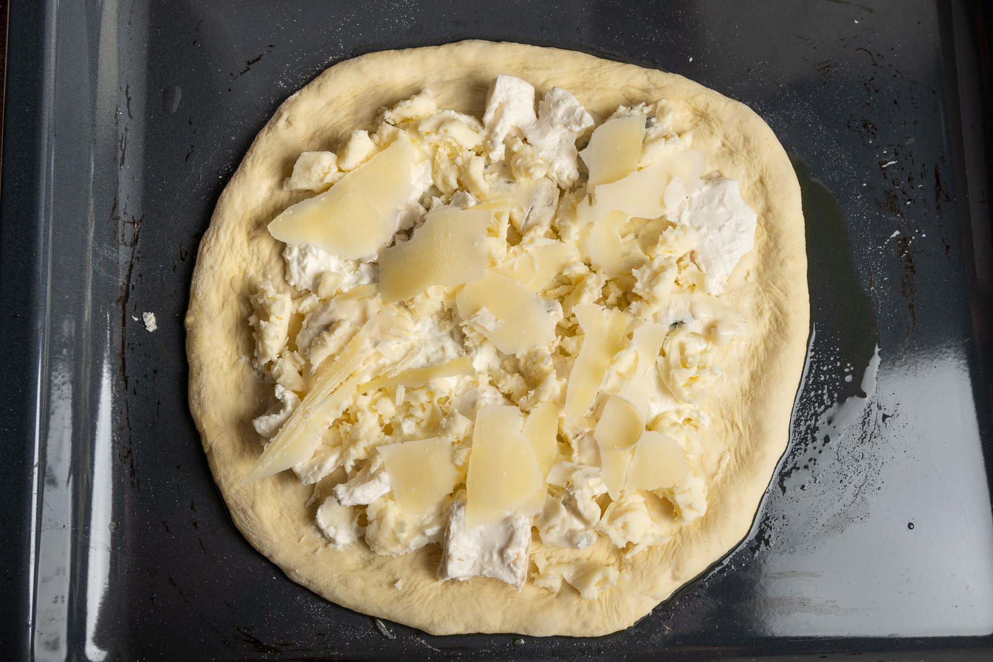 Pizza Quattro Formaggi Rezept mit Nährwertangaben und Kalorien, Top 3 ...