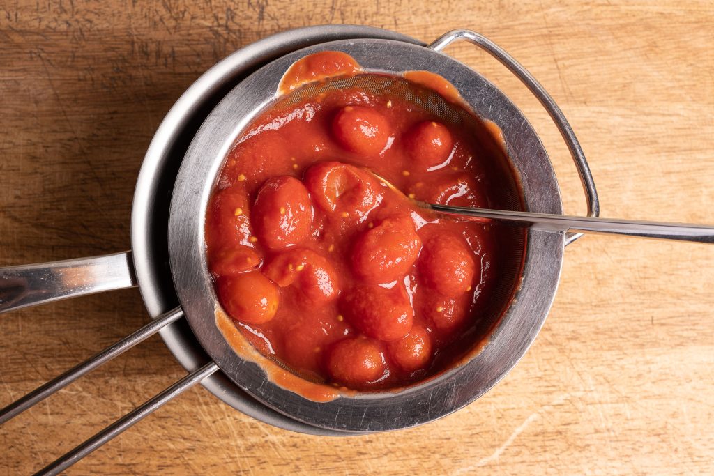 Tomaten für Pizza Tomaten Sauce passieren