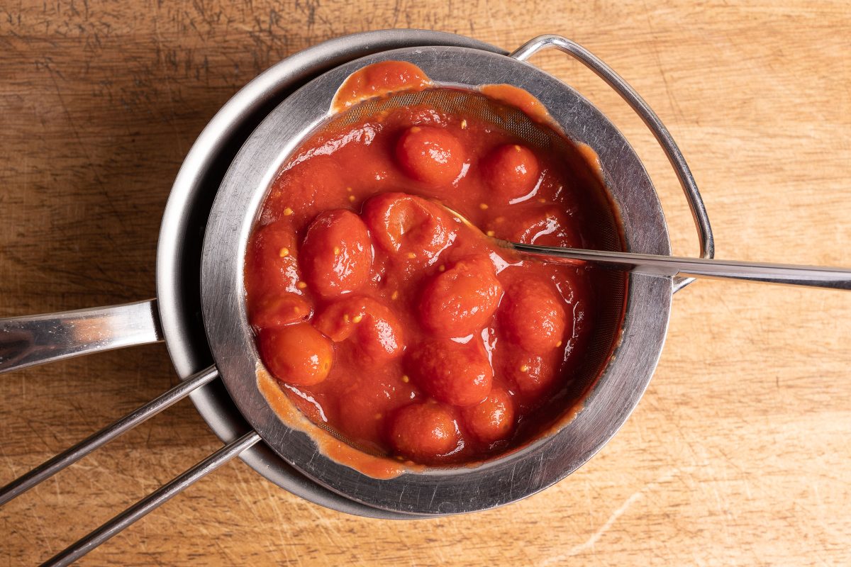 Tomaten für Pizza Tomaten Sauce passieren