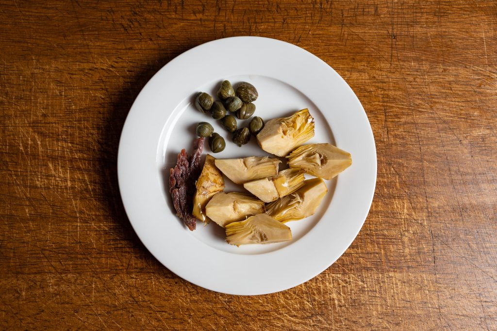 kapern artischocken sardellen fürmediterraner nudelsalat