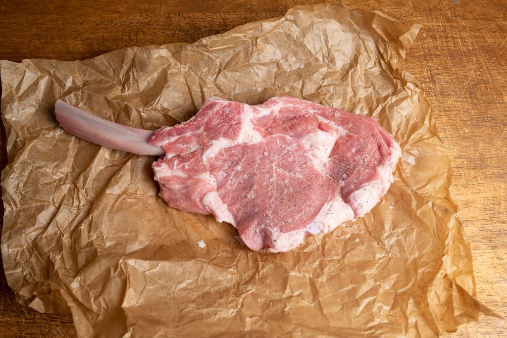 Kalbskotelett plattiert geklopft und gewürzt