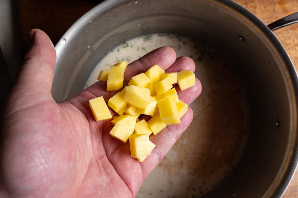 Kartoffel zur Suppe geben zur Bindung