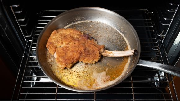 Mailänder Schnitzel im Backofen vollenden