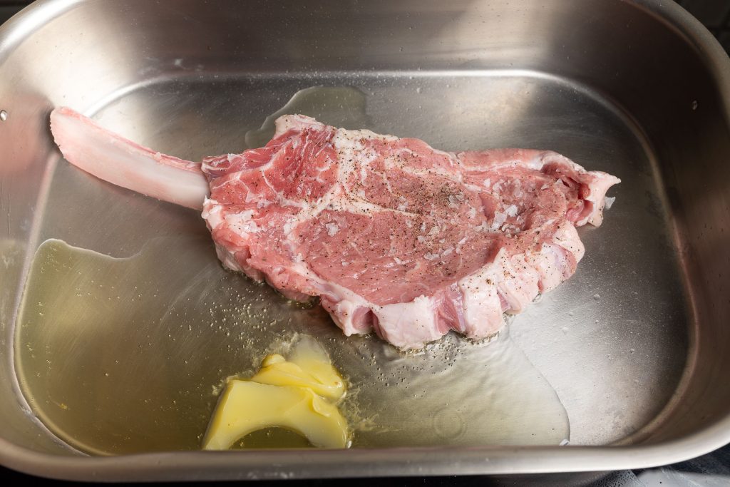 Kalbskotelett in Butterschmalz anbraten