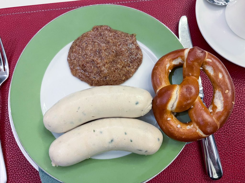 Hotel Goliath am Dom Regensburg Weißwurst Frühstück mit kleiner Breze