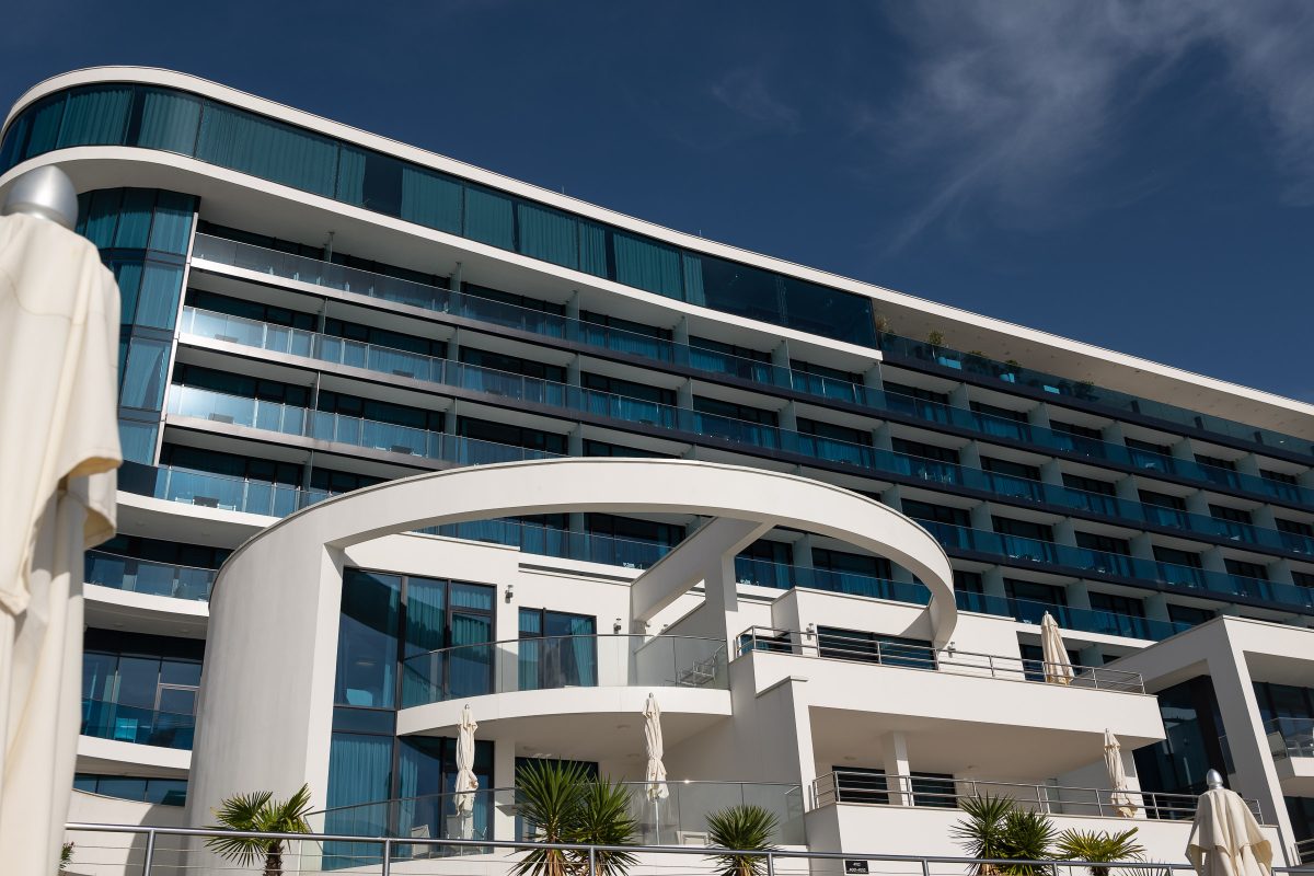 Hilton Rijeka Blick auf Villen am Strand