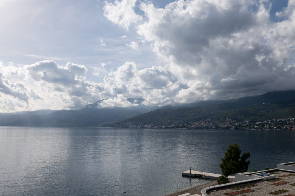 Hilton Rijeka Blick Richtung Opatija 