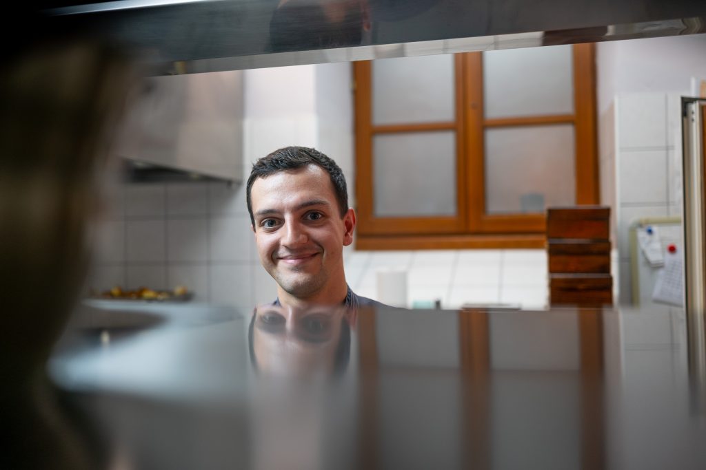 Koch im Restaurant Zigante