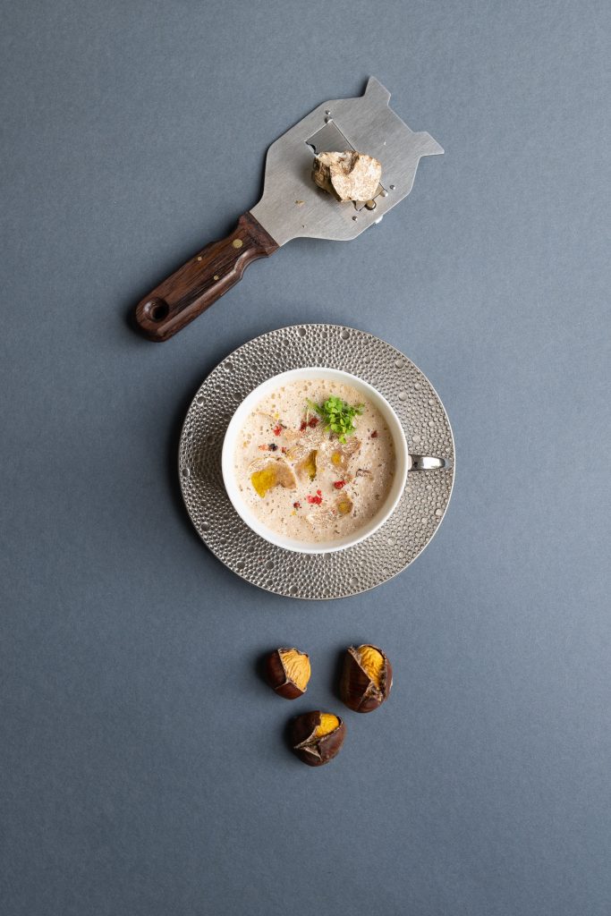 Maronensuppe Tasse mit Trüffel