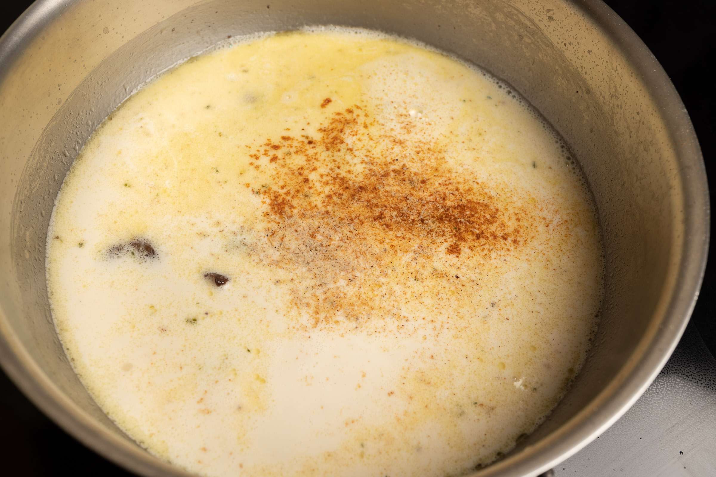 Maronensuppe mit Cayennepfeffer abschmecken
