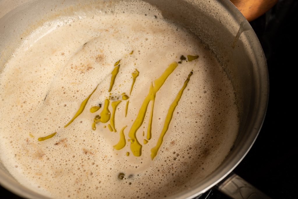 Trüffelöl in Maronensuppe