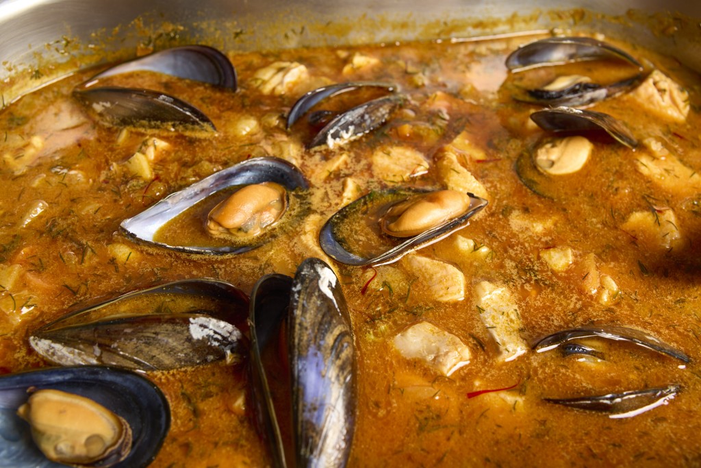 Fischsuppe mit Muscheln