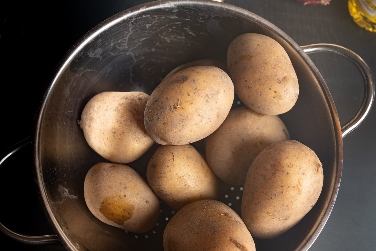 Gekochte Kartoffeln mit Schale