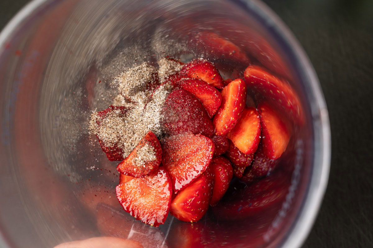 Erdbeeren mit Vanillezucker im Mixbecher