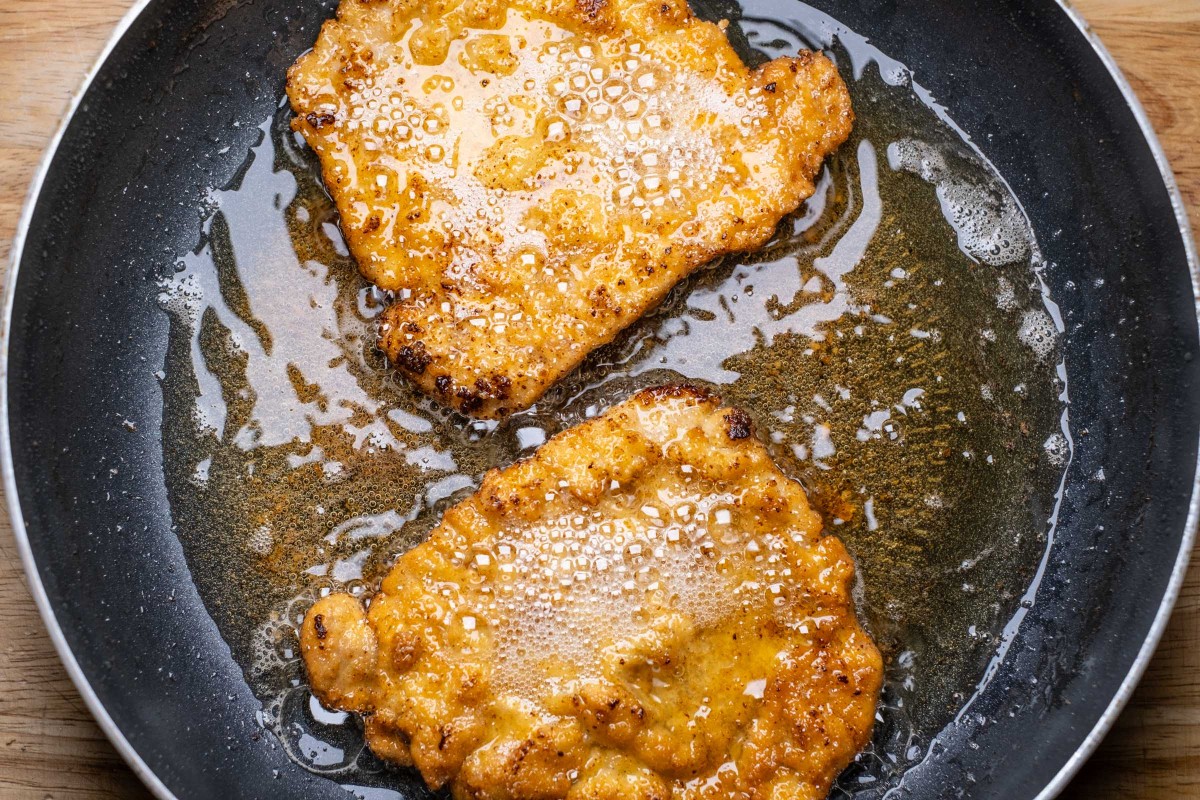 Panierte Schnitzel braten und ausbacken